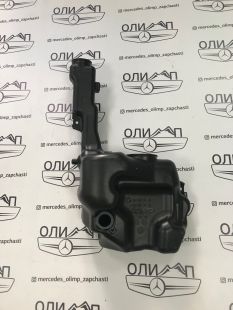 Бачок омывателя на Mercedes W212 W204 W218